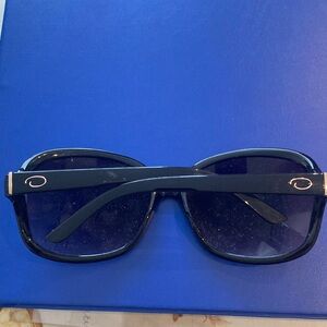Oscar de la Renta Black Sunglasses with Dark Blue Lenses